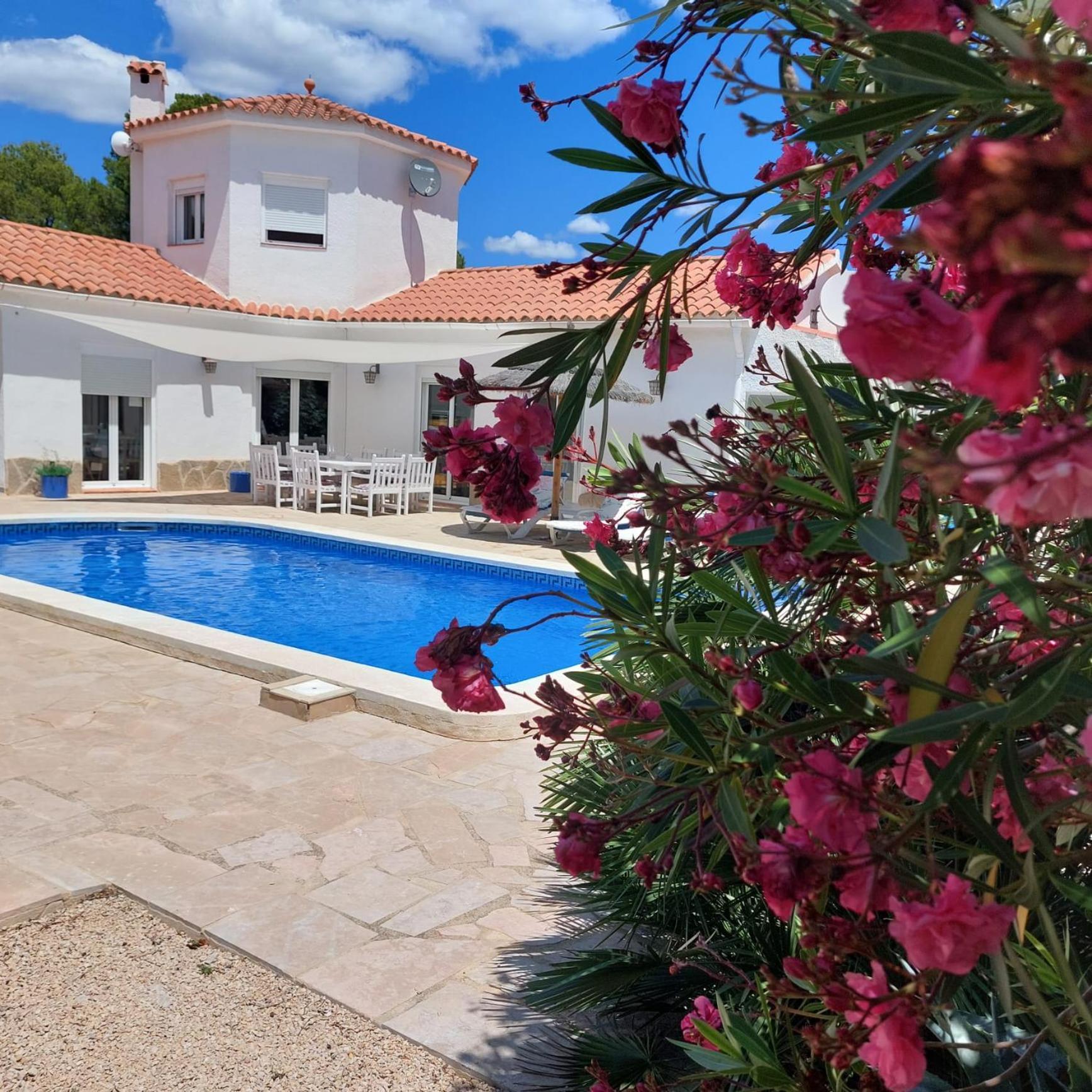 Villa Voor 8 Personen Met Zwembad Calafat Exterior foto
